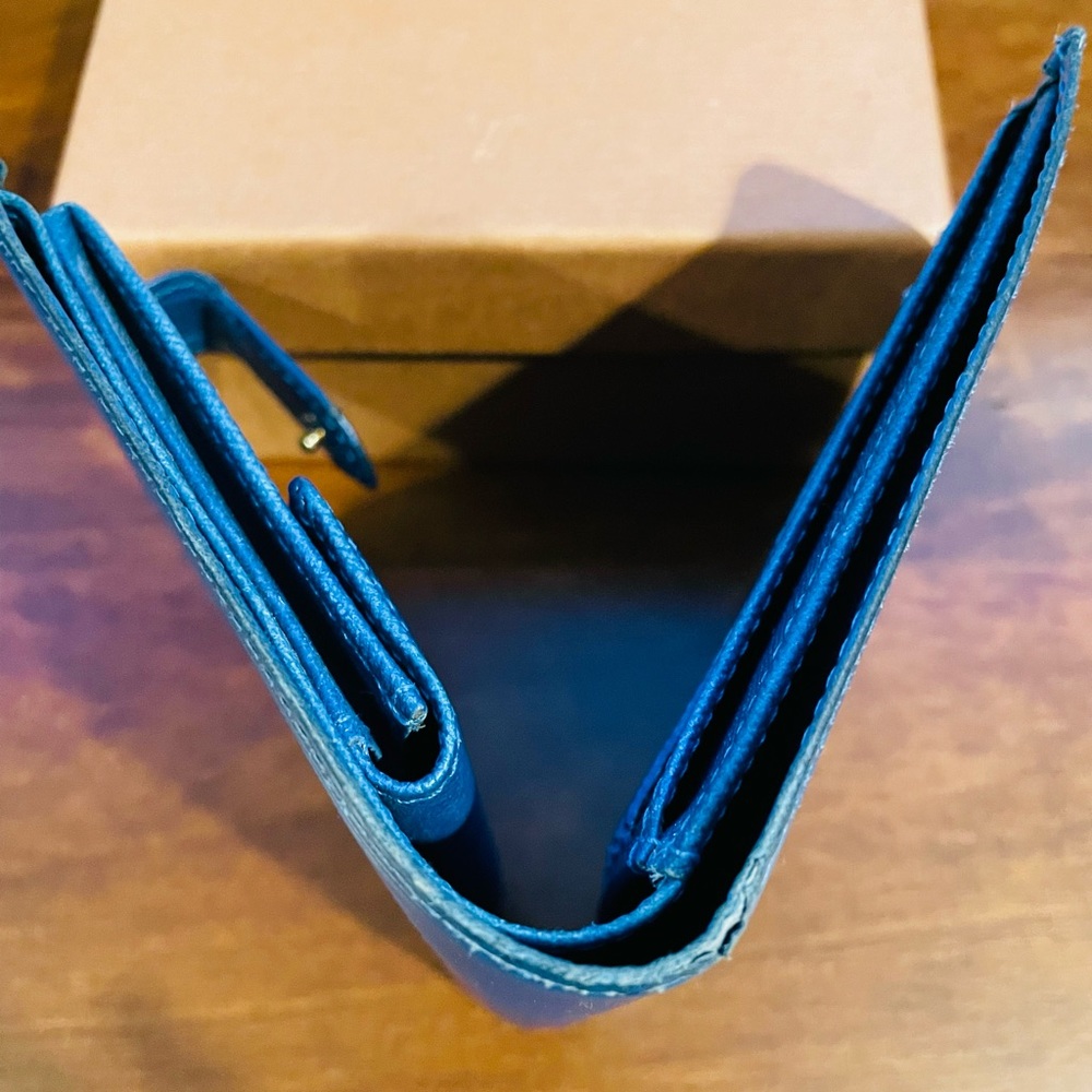 Authentic Louis Vuitton Wallet in Blue Epi Leather with Box - Great CONDITION! - Picture 7 of 9